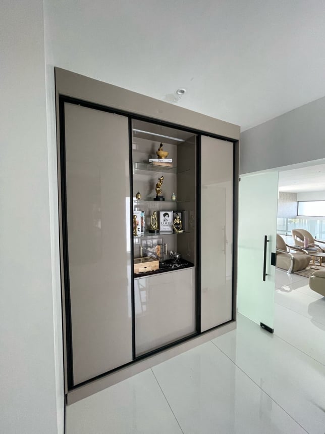 Aluminium & glass